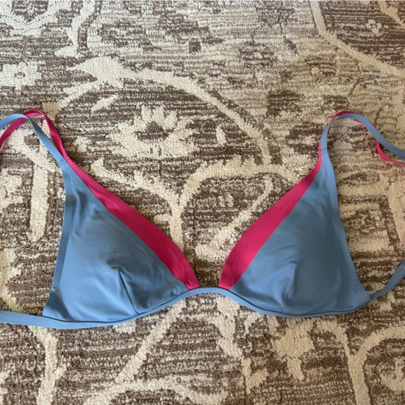 L Space Finneas Bikini top - Picture 5 of 7